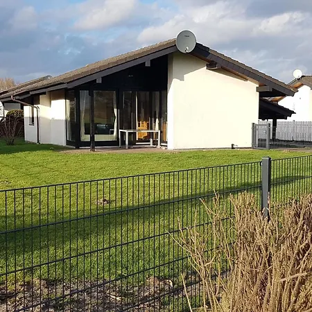 K14 Eingezaeuntes Haus Mit Terrasse Und Garten Holiday home Butjadingen
